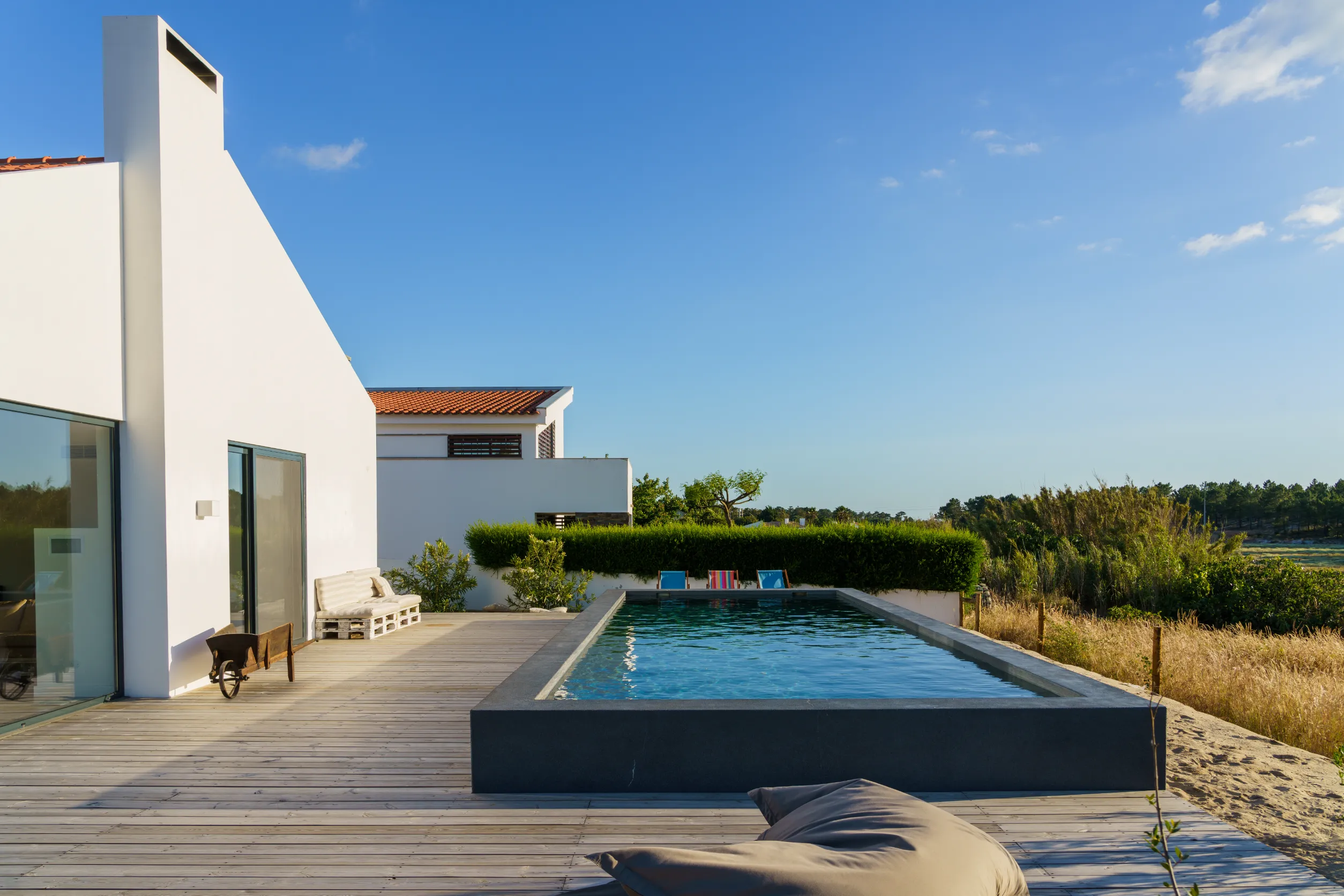 Une piscine sur la terrasse