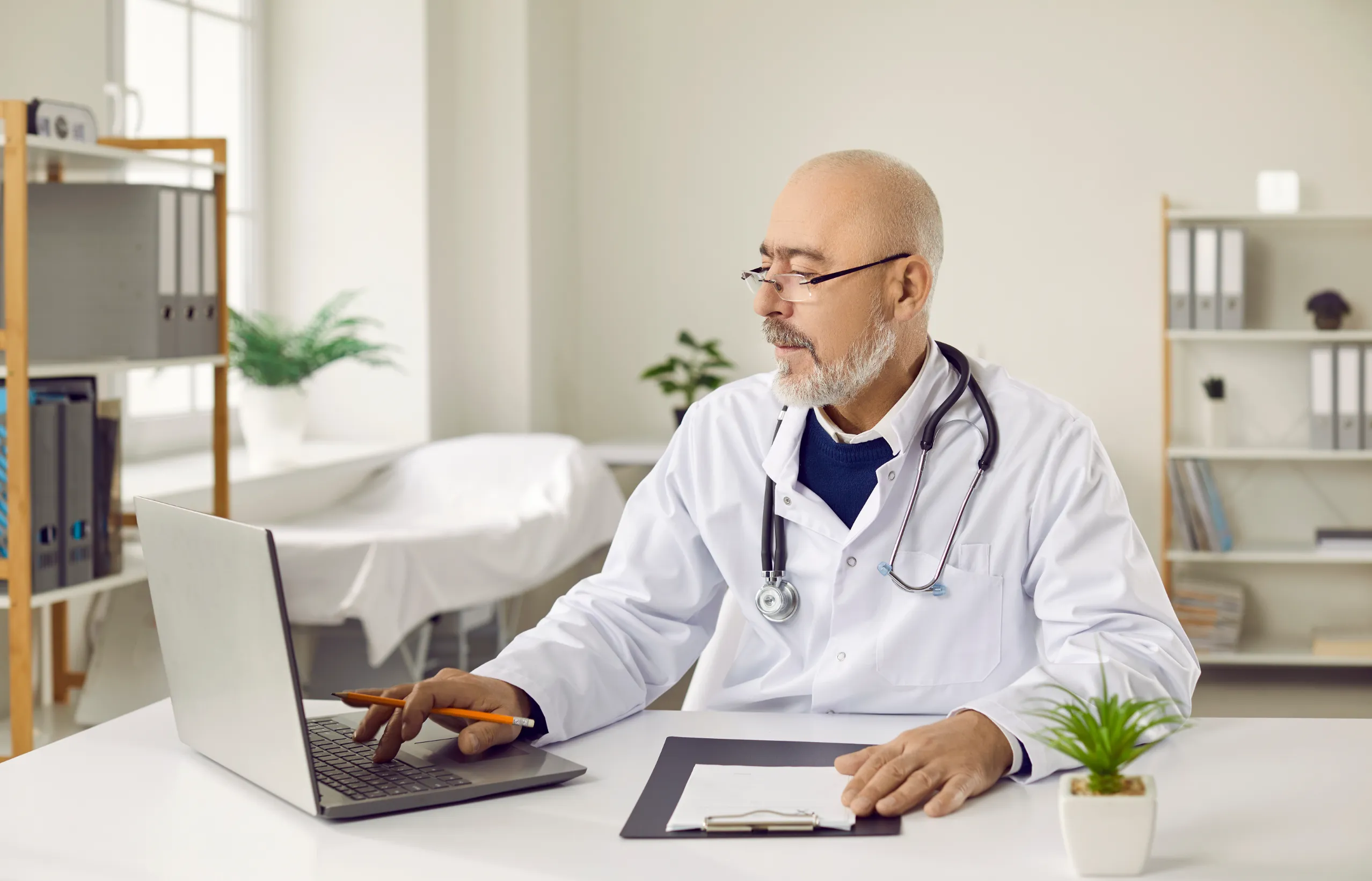 Un médecin au travail